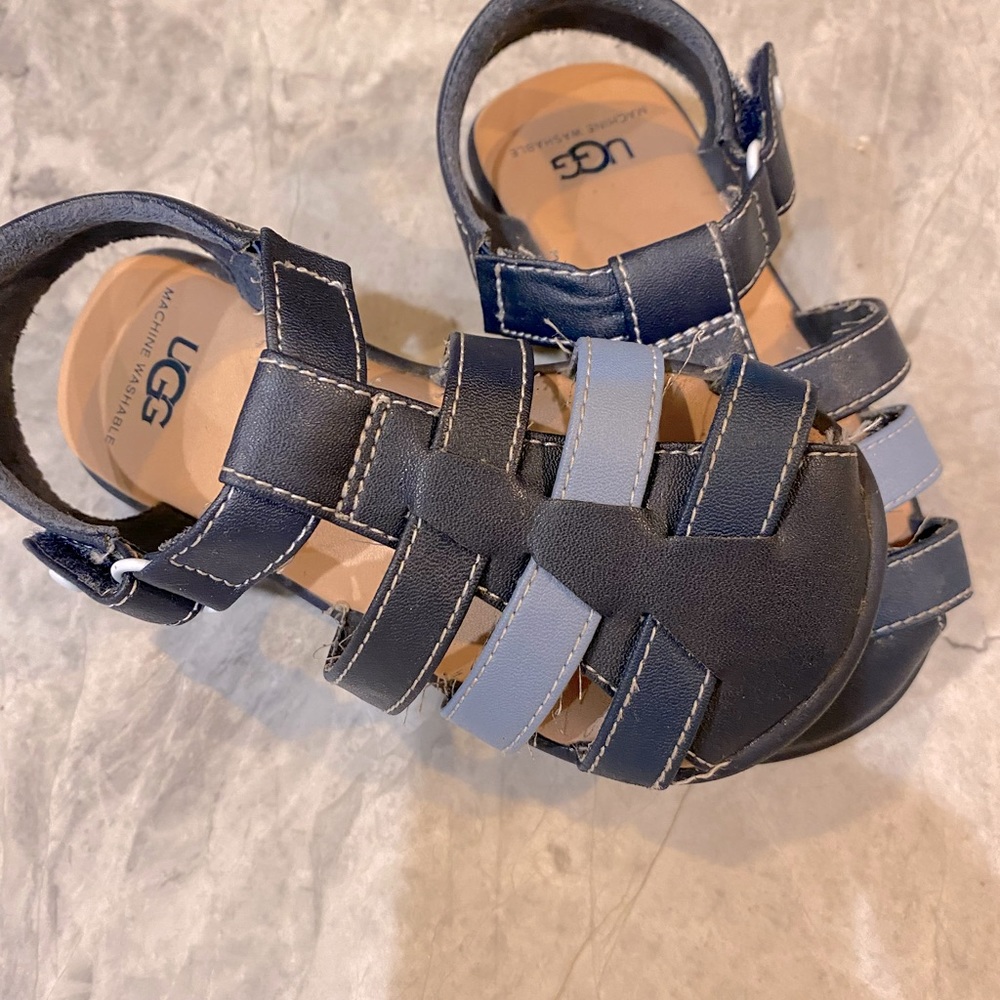 UGG little boy size 9 fisherman sandal. Excellent condition